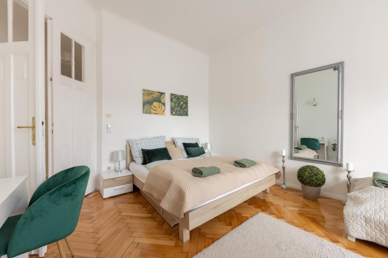 Appartement Corvin *